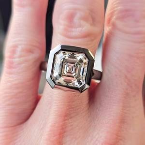 แหวนหมั้นเพชรทรง Asscher ขนาด 5.10 กะรัต เพาะเลี้ยงในห้องปฏิบัติการ ประดับขอบเพชรแบบ Pav Halo ได้รับการรับรองจาก IGI - Product Image 2