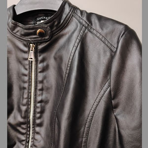 Chaqueta de Cuero Bomber para Hombre en Negro Brillante con Forro de Piel, Chaqueta de Cuero de Oveja Personalizada para Hombre, Chaqueta de Cuero Acolchada - Product Image 2