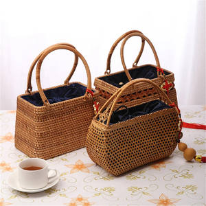 Sacs à main en forme de demi-lune, sac à main en rotin de haute qualité, sac à main de luxe pour femmes, vente en gros - Product Image 6