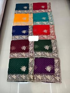 Saree en mousseline de soie de créateur en mélange d'organza avec broderie détaillée et finition festonnée offert pour l'exportation en gros - Product Image 4