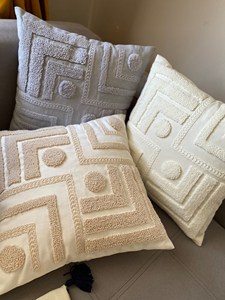 Housse de coussin carrée 100% coton avec broderie, taie d'oreiller carrée 100% coton avec fermeture éclair pour décoration intérieure OEM fabriqué au Vietnam - Product Image 4