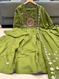 Colección de Diseñador SUMMER DHAMAKA, Conjunto Moderno de Kurta Anarkali con Pantalón de Algodón y Dupatta Malmal, Patrón de Capas para Fiesta - Product Image 5