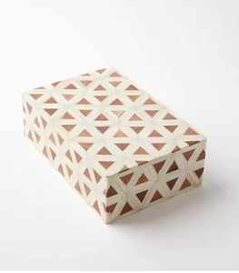 Caja de Joyería de Madera Moderna de Lujo en Blanco y Negro, Única, Hecha a Mano, con Tamaño y Color Personalizables, Diseño Decorativo Indio, Capacidad de 35L - Product Image 1