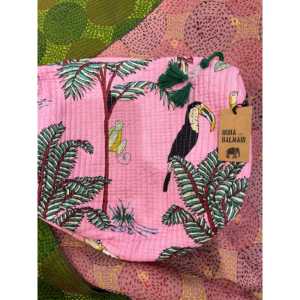 Bolsa de Regalo Rosa con Estampado de Jungla, Estilo Encantador con Cierre de Cremallera - Product Image 2