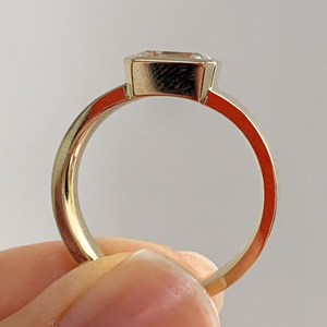 แหวนเพชรโมอิส1.50กะรัตมรกต18K สีขาวทองประดับงานแต่งงานโรเดียมสีดำ - Product Image 4