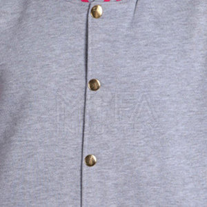 Veste Letterman sur mesure pour hommes avec broderie de corps en laine et de manches en cuir et service de marque privée - Product Image 5