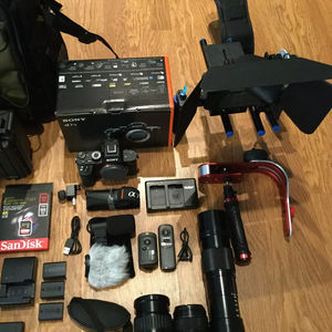 Cámara Digital sin Espejo de Fotograma Completo Alpha a7 III de 24.3MP - Product Image 1