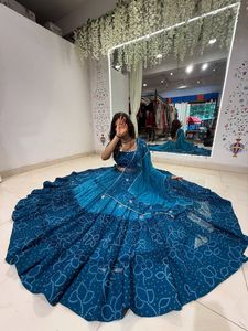 Exclusivo de Boutique India, Último Modelo Glamuroso e Impresionante de Lehenga Choli para Fiesta Nupcial, Diseño de Diseñador, Especial para Festivales, Ropa Étnica Elegante - Product Image 4