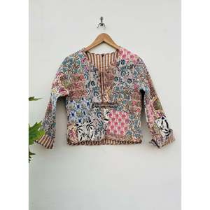 Veste matelassée réversible en coton patchwork style bohème indien faite à la main pour femmes et jeunes filles, motif floral, style bomber universitaire, manteau d'hiver XL pour le printemps - Product Image 1