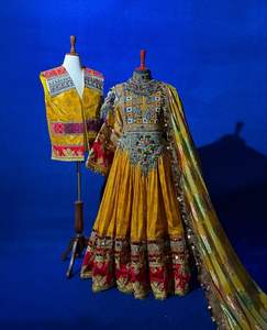 Robe vintage en mousseline de soie brodée à la main, édition couture nuptiale, style ethnique, manches longues, teintes vibrantes, style modeste - Product Image 6