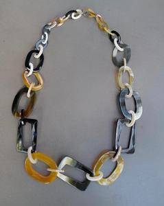 Collar de Lujo Hecho a Mano con Cuerno de Búfalo, Joyería Natural y Sostenible para Mujer, Alta Calidad - Product Image 2