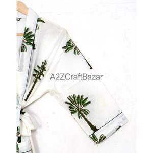 Beau kimono en coton à fleurs blanches Vêtements de nuit confortables pour femmes et vêtements de nuit thermiques Peignoir de printemps en gros avec logo sur le devant - Product Image 4