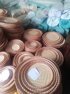 Bandeja redonda de bambú para exhibición de alimentos Plato de servicio tejido a mano - Product Image 5