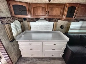 Remolque Keystone M-o-n-t-a-n-a 3400RL 2012, Usado, en Excelentes Condiciones, en Venta para Camping y Viajes - Product Image 4