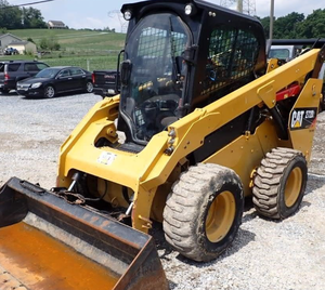 Chargeuse compacte sur pneus Cat 272D2 haute performance, certifiée CE, puissance robuste pour la construction et l'agriculture, capacité de charge nominale de 6 tonnes - Product Image 1