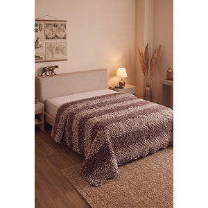 100% Polyester Leopard Print <b>Double</b> <b>Bedspread</b> Plush Fabric Quilted Woven Style - Product Image 1