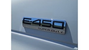 Ford E-Series Cutaway E-450 DRW 2023, Seminuevo - Product Image 2