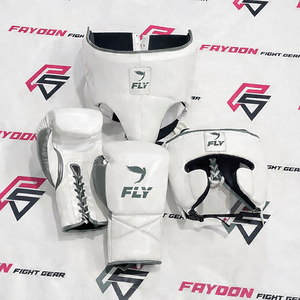 Ensemble de boxe personnalisé en cuir véritable blanc et violet pour hommes, gants de boxe professionnels, protège-couilles et protège-tête. - Product Image 6