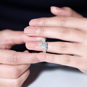 Anillo de compromiso en forma de corazón: Anillo de vástago dividido de diseñador, Plata de Ley 925, US 4,00 - Product Image 1