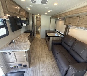 EN OFERTA Autocaravana EntegraS Vision 3-1-V usada del 2019, lista para la venta - Product Image 1