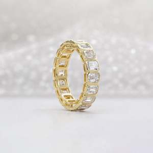 แหวนเพชรแล็บ IGI Certified 3.60 กะรัตทรงเอเมอรัลด์ พร้อมทองคำเหลืองสุดหรู - Product Image 3