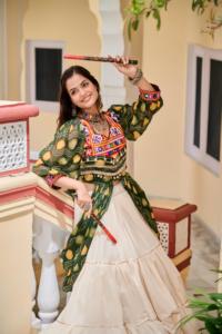 Phụ nữ của mùa hè v-cổ miễn phí Kích thước lehenga choli lễ hội dễ thương lỏng nặng gamthi làm việc & ribin ren với <span class=keywords><strong>KODI</strong></span> ren + gương ren - Product Image 3