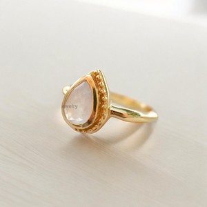 แหวนเงินสเตอร์ลิง925ทำด้วยมือพลอยสีรุ้งประดับพลอยธรรมชาติพลอยลูกแพร์ตัดด้วยเม็ดสีทองตั้งค่าอย่างดีเยี่ยม - Product Image 1