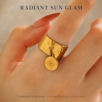 Sonnen-Charm-Ring aus Edelstahl in Goldton, Offener Ring mit Hammerschlag-Optik, Vintage Französischer Stil für Damen, Großhandel