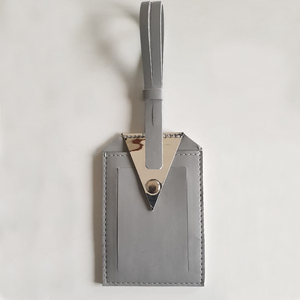 Etiqueta de equipaje gris ajustable de cuero Piezas y accesorios especiales para bolsos con correa - Product Image 1