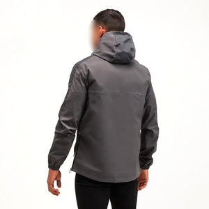 Veste coupe-vent à capuche pour homme, style urbain, meilleur prix, avec logo personnalisé sur le devant, respirante, fermeture éclair, pour l'hiver et les activités de plein air - Product Image 2