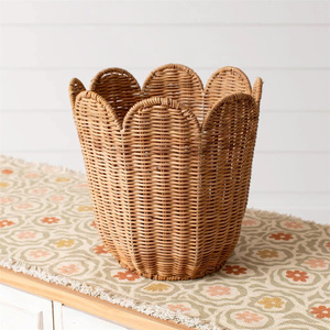 Vase de fleurs à bord festonné en rotin tissé à la main traditionnel Vase rustique pour décor de table - Product Image 1