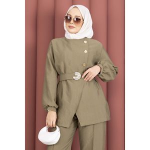 Conjunto de Traje de Dos Piezas Color Caqui para Mujer, con Botones Dorados y Cinturón - Product Image 2
