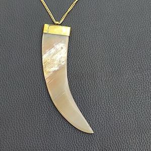 Collier pendentif en corne de buffle, bijoux tribaux naturels et durables pour femmes, haute qualité - Product Image 1
