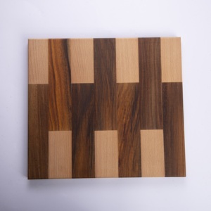 Palette de service artisanale en hêtre et bois de rose égyptien - Petit plateau à fromage minimaliste - Bois naturel à grain visible de 1,5 cm d'épaisseur - Product Image 1