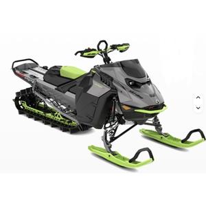 Moto de Nieve Super Clásica Adaptable, Estilo Turismo, Motor de 4 Tiempos y 2 Cilindros, 635cc, Capacidad de Carga de 150 kg - Product Image 2