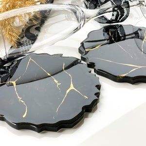 Posavasos de resina ideal para la decoración de una elegante mesa de oficina, que ofrece utilidad funcional con un hermoso aspecto artesanal. - Product Image 2