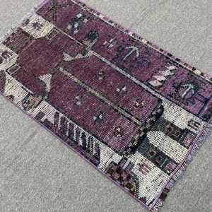 Petit tapis vintage 2x3,2 pieds, tapis turc en laine camouflage violet et blanc - Product Image 4