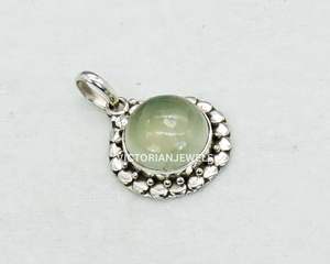 925 plata esterlina sólida mes de agosto piedra natal Prehnita con ajuste de bisel colgante de estilo floral - Product Image 1