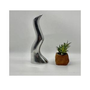 Bougeoir fait main au design moderne et élégant de haute qualité Bougeoir moderniste en fonte d'aluminium solide lourd au prix de gros - Product Image 5