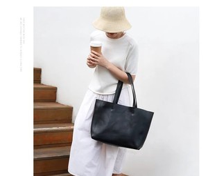 Sac fourre-tout pour femme de qualité supérieure Nouvelle arrivée en cuir véritable avec fermeture à glissière et doublure en toile - Product Image 2