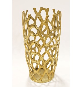 Vase à fleurs en métal et aluminium fait à la main pour un décor minimaliste industriel-chic ajoutant un bord raffiné qui fait fleurir magnifiquement - Product Image 2