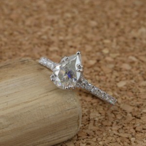 Twinkling Chic Lab Grown Bague en diamant en or 18 carats coupe poire 2 CARAT VVS2 IGI Certifié bijoux de luxe cadeau de fiançailles femmes - Product Image 1