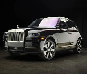 โรลส์-รอยซ์ คัลลิแนน ปี 2023 คุณภาพสูง กำลัง 600 แรงม้า และแรงบิดสูงสุด 664 ปอนด์-ฟุต จากเครื่องยนต์ V12 รุ่นปรับปรุงใหม่ - Product Image 1