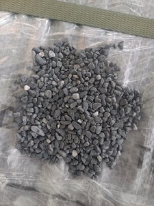 หินกรวดสีดำขนาดเล็กหินแม่น้ำธรรมชาติสำหรับปูพื้นแบบซึมผ่านได้ - Product Image 4