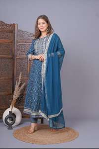 Conjunto de traje de mujer disponible en 7 hermosos colores, trabajo impreso y bordado en Anarkali Kurti y pantalón con gasa Dupatta - Product Image 3