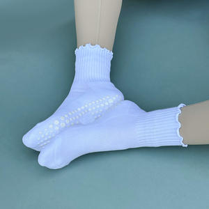 Nouvelles chaussettes décontractées en gros, noires, blanches et multicolores, saison d'automne, logo personnalisé sur le revers, chaussettes courtes pour hommes et femmes - Product Image 3