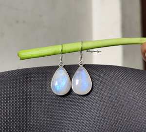 Boucles d'oreilles en argent sterling faites à la main avec pierre de lune arc-en-ciel-Cadeau de mariage et de fête à la mode pour les femmes - Product Image 4