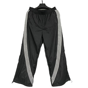 Nouveau style Pantalon cargo pour homme en nylon, coupe oversize, streetwear, décontracté, essentiel, personnalisé, avec effet empilé, rayé et jambe évasée - Product Image 1