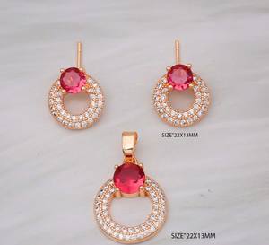 Conjunto de Colgantes de Aleación de Alta Calidad Chapados en Oro con Circonitas Cúbicas (AD) en Rojo Rubí, Estilo Moderno, Material Principal Acero Inoxidable - Product Image 2