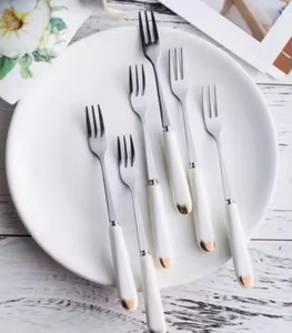 Poignée émaillée blanche Vaisselle Outil de service Accessoires de table Serveur de salade Vaisselle Couverts Fourchette Couteau Couverts - Product Image 1